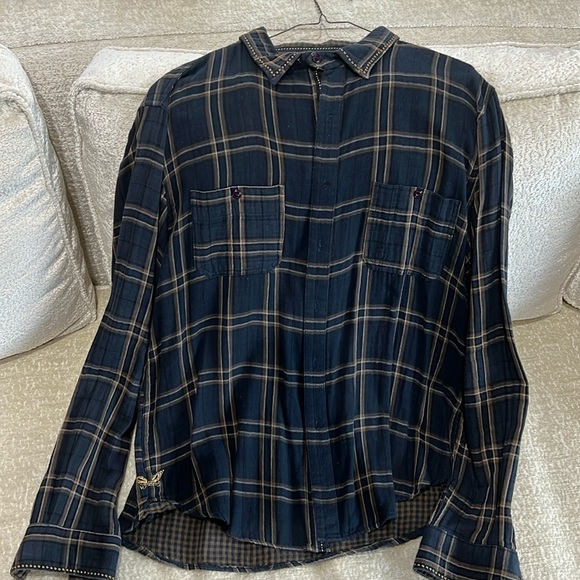 Robin Jean shirt size L  used great condition.